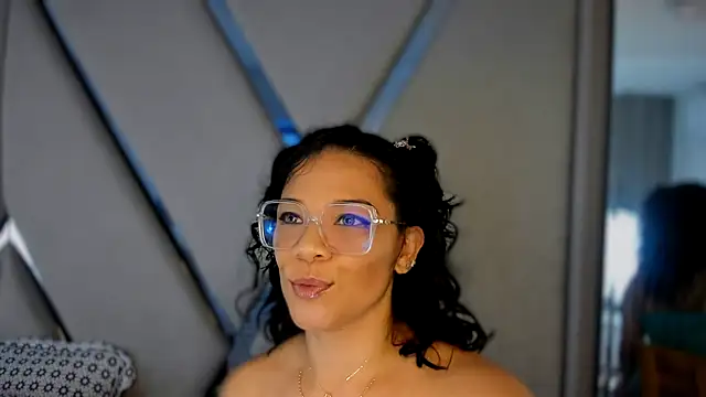 Snapshot of paula_daniela1 chatting on 22, 3, 2025 paula daniela1 online show from 22, 3, 2025