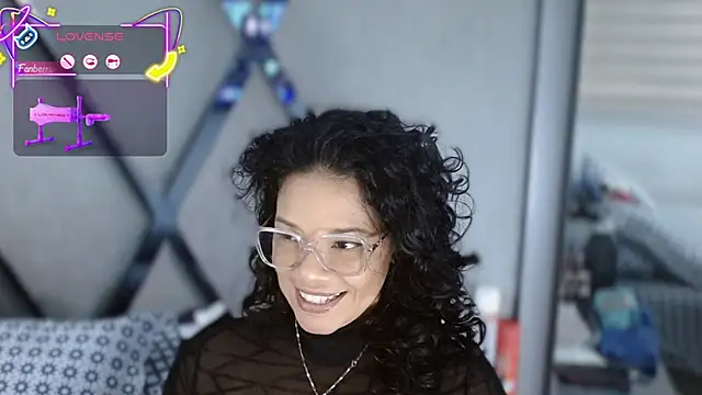 Snapshot of paula_daniela1 chatting on 11, 11, 2025 paula daniela1 online show from 11, 11, 2025