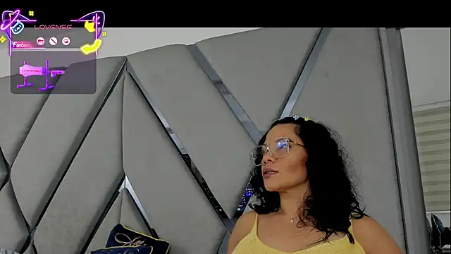 Snapshot of paula_daniela1 chatting on 3, 12, 2025 paula daniela1 online show from 3, 12, 2025
