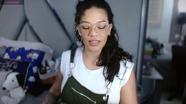 Snapshot of paula_daniela1 chatting on 16, 12, 2025 paula daniela1 online show from 16, 12, 2025