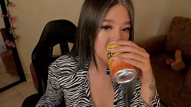 Snapshot of kat_apple chatting on 7, 4, 2026 kat apple online show from 7, 4, 2026