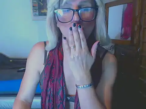 Snapshot of LorenJade chatting on 14, 3, 2025 LorenJade online show from 14, 3, 2025