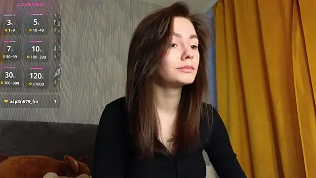 girl with snaketatto0 online show from 23, 1, 2025