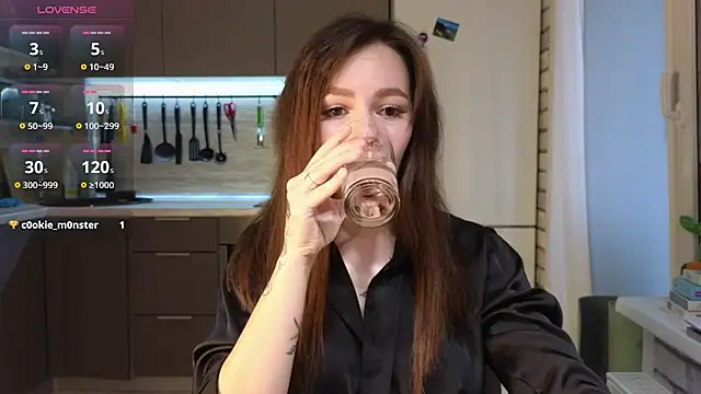 girl with snaketatto0 online show from 19, 3, 2025