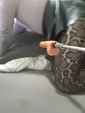 Snapshot of aprilexx chatting on 4, 10, 2025 aprilexx online show from 4, 10, 2025