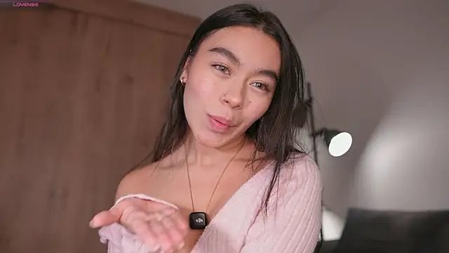 Snapshot of GigiLee_ chatting on 12, 11, 2025 GigiLee online show from 12, 11, 2025