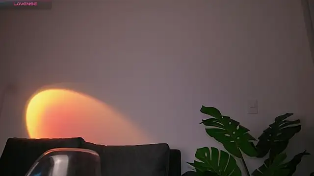 Snapshot of GigiLee_ chatting on 18, 12, 2025 GigiLee online show from 18, 12, 2025