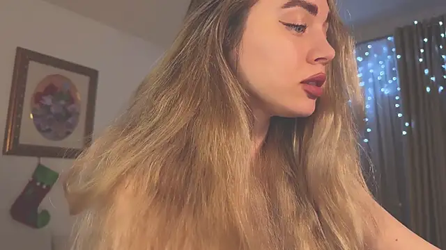 Snapshot of hotexclusive_ chatting on 5, 1, 2025 hotexclusive online show from 5, 1, 2025