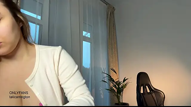 Snapshot of hotexclusive_ chatting on 10, 11, 2025 hotexclusive online show from 10, 11, 2025