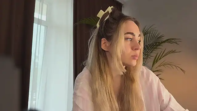 Snapshot of hotexclusive_ chatting on 13, 4, 2026 hotexclusive online show from 13, 4, 2026