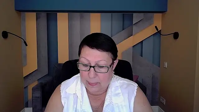 Snapshot of BarbaraTurners chatting on 20, 10, 2025 BarbaraTurners online show from 20, 10, 2025