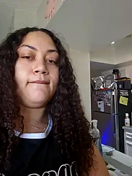 Snapshot of honeeyyy_pot chatting on 14, 12, 2024 honeeyyy pot online show from 14, 12, 2024