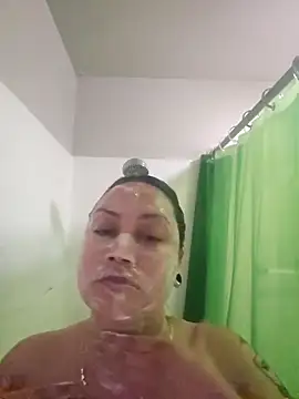 Snapshot of honeeyyy_pot chatting on 15, 12, 2024 honeeyyy pot online show from 15, 12, 2024