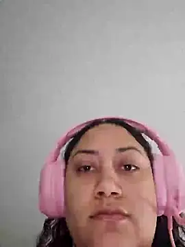 Snapshot of honeeyyy_pot chatting on 12, 3, 2025 honeeyyy pot online show from 12, 3, 2025