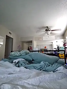 Snapshot of honeeyyy_pot chatting on 2, 10, 2025 honeeyyy pot online show from 2, 10, 2025