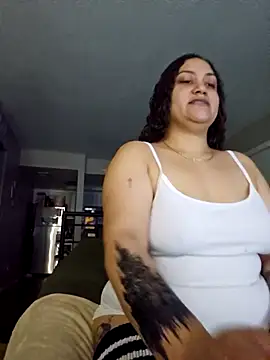 Snapshot of honeeyyy_pot chatting on 5, 10, 2025 honeeyyy pot online show from 5, 10, 2025