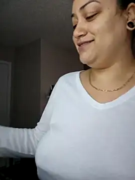 Snapshot of honeeyyy_pot chatting on 5, 10, 2025 honeeyyy pot online show from 5, 10, 2025