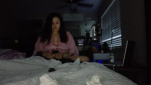 Snapshot of honeeyyy_pot chatting on 11, 10, 2025 honeeyyy pot online show from 11, 10, 2025