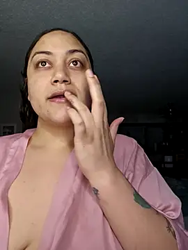 Snapshot of honeeyyy_pot chatting on 22, 10, 2025 honeeyyy pot online show from 22, 10, 2025