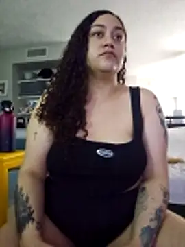 Snapshot of honeeyyy_pot chatting on 22, 10, 2025 honeeyyy pot online show from 22, 10, 2025