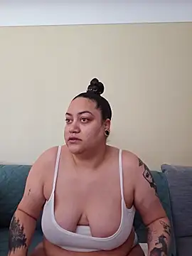 Snapshot of honeeyyy_pot chatting on 28, 3, 2026 honeeyyy pot online show from 28, 3, 2026