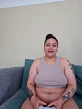 Snapshot of honeeyyy_pot chatting on 4, 4, 2026 honeeyyy pot online show from 4, 4, 2026