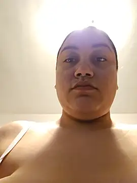Snapshot of honeeyyy_pot chatting on 20, 5, 2026 honeeyyy pot online show from 20, 5, 2026