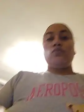 Snapshot of honeeyyy_pot chatting on 20, 6, 2026 honeeyyy pot online show from 20, 6, 2026