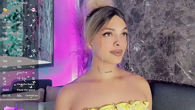 Emmaa Saenz  online show from 6, 2, 2025