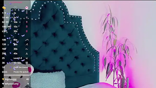 Emmaa Saenz  online show from 25, 2, 2025