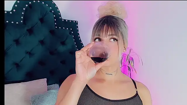 Emmaa Saenz  online show from 27, 2, 2025