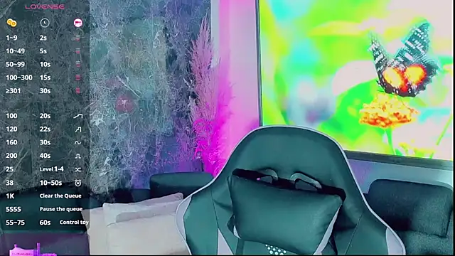 Emmaa Saenz  online show from 13, 11, 2025