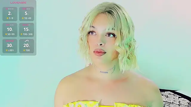 Snapshot of Emmaa_Saenz_ chatting on 6, 4, 2026 Emmaa Saenz online show from 6, 4, 2026