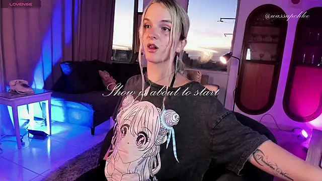 misschloe   online show from 27, 1, 2025