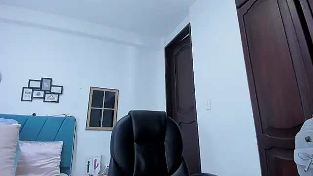 kamila lopez online show from 10, 11, 2025