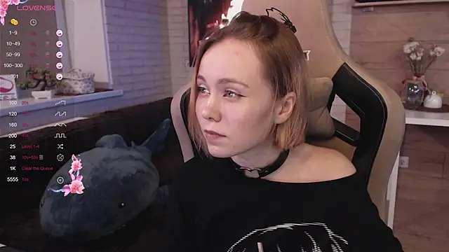 Snapshot of lucy_mirror chatting on 9, 9, 2025 lucy mirror online show from 9, 9, 2025