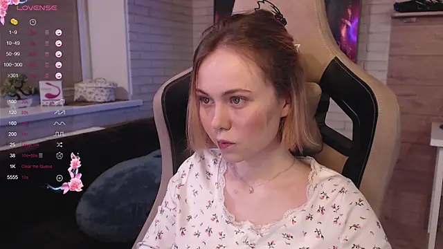 Snapshot of lucy_mirror chatting on 9, 10, 2025 lucy mirror online show from 9, 10, 2025