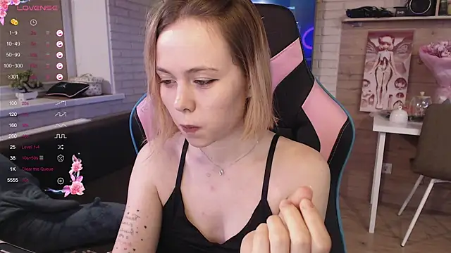 lucy mirror online show from 30, 10, 2025