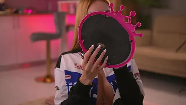 ButterflyLeah online show from 22, 10, 2025