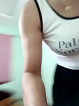 Snapshot of zizi_public chatting on 20, 9, 2025 zizi public online show from 20, 9, 2025