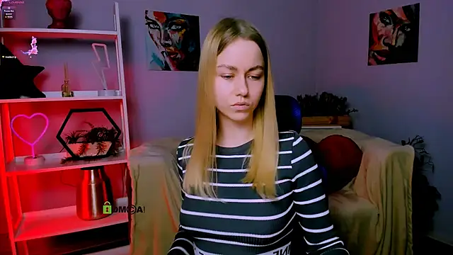 Snapshot of scarlet_mooore chatting on 5, 3, 2025 scarlet mooore online show from 5, 3, 2025