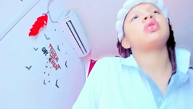 Emily Coper18 online show from 23, 11, 2025