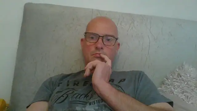 Snapshot of mrtickle0025 chatting on 22, 4, 2026 mrtickle0025 online show from 22, 4, 2026