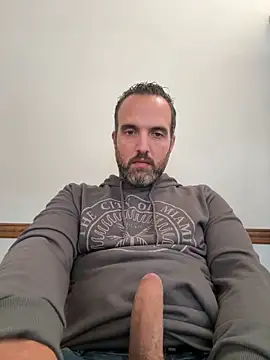 Snapshot of leon3875 chatting on 4, 3, 2026 leon3875 online show from 4, 3, 2026