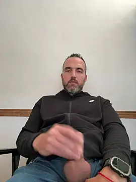 Snapshot of leon3875 chatting on 1, 4, 2026 leon3875 online show from 1, 4, 2026