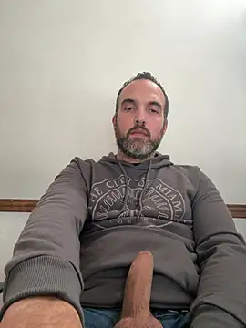 Snapshot of leon3875 chatting on 8, 5, 2026 leon3875 online show from 8, 5, 2026