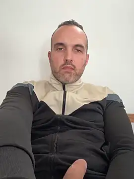 Snapshot of leon3875 chatting on 19, 5, 2026 leon3875 online show from 19, 5, 2026