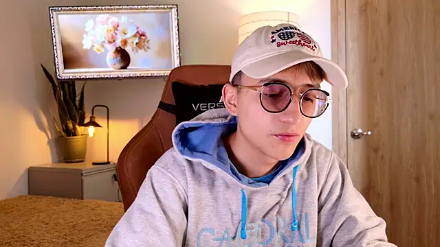 Snapshot of Mr_evan1 chatting on 12, 11, 2025 Mr evan1 online show from 12, 11, 2025