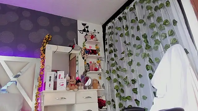 Snapshot of Reina_Love2 chatting on 14, 3, 2025 Reina Love2 online show from 14, 3, 2025