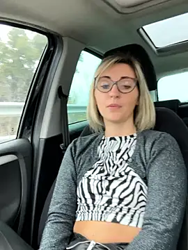 Snapshot of sexy_blondie92 chatting on 4, 3, 2026 sexy blondie92 online show from 4, 3, 2026